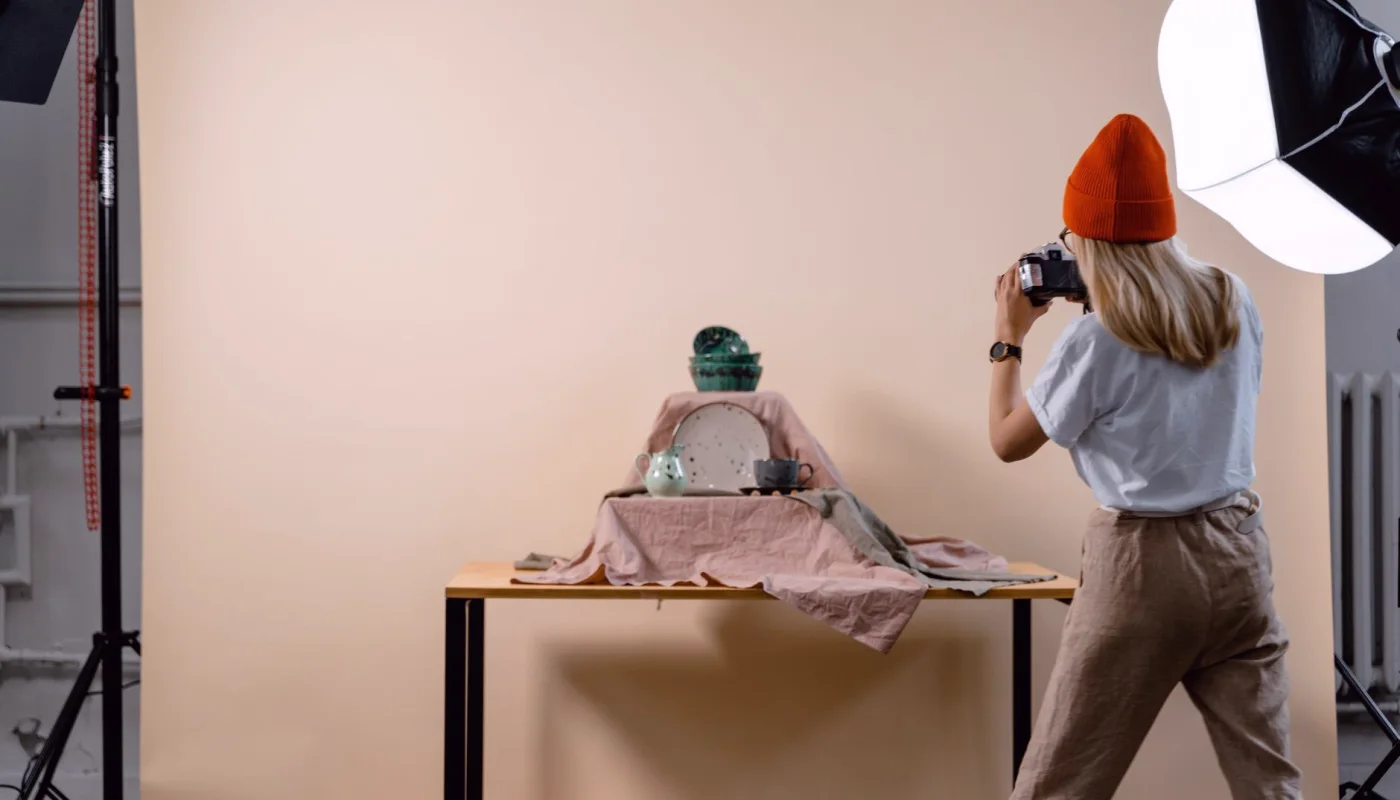 Lys fra siden: slik former softbox og reflektor et portrett